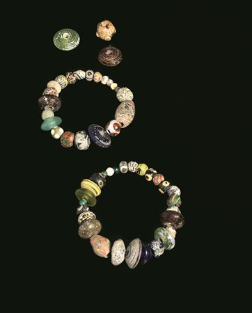 DUE BRACCIALI IN PASTA VITREA DATAZIONE: I-II sec. d. C MATERIA E TECNICA:...