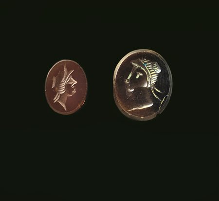 DUE GEMME INCISE DATAZIONE: XIX sec. MATERIA E TECNICA: corniola incisa e...