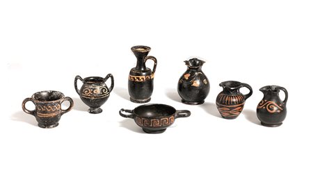 SETTE VASETTI MINIATURISTICI DATAZIONE: metà iv sec. a.c. MATERIA E TECNICA:...