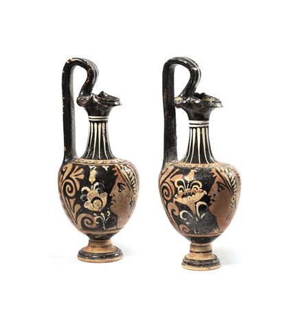 DUE OINOCHOAI APULE A FIGURE ROSSE DATAZIONE: fine IV sec. a.C. MATERIA E...