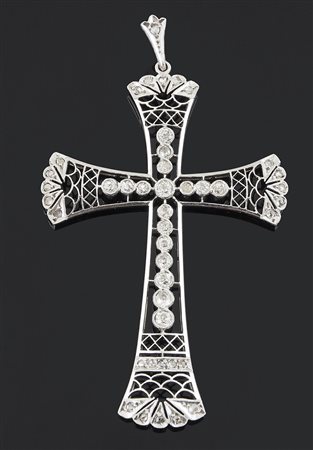 Ciondolo a forma di croce in oro bianco , lavorazione a traforo con diamanti...