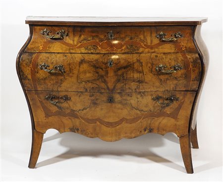 Cassettone scantonato a 3 cassetti con alzata a specchio, intarsi in legni...