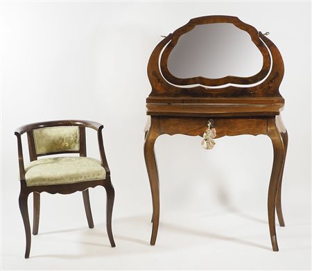 Consolle con cassetto e alzata a specchio con intarsi in legni vari, con...