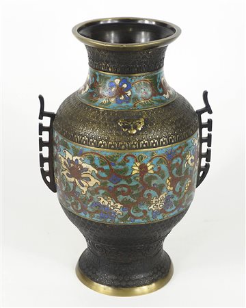 Vaso in bronzo con fasce a lavorazione cloisonnè. H. cm. 31.