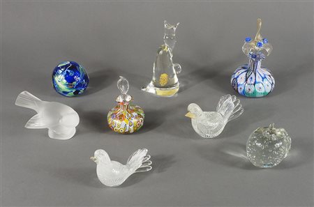 Lotto di vari oggettini in vetro tra cui animaletti e presspapier. (restauro).