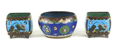 Lotto composto da 3 contenitori a lavorazione cloisonnè. Misure diverse.