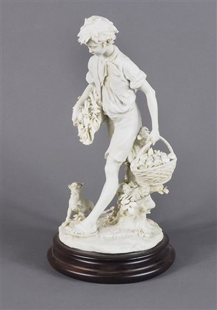 Scultura in bisquit raffigurante ragazzo con frutta. H. cm. 32.