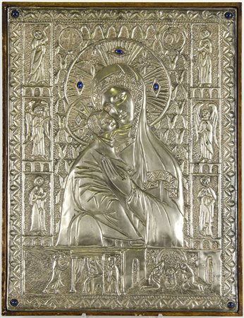 Piastra in argento sbalzato raffigurante Madonna, cm. 40x30.