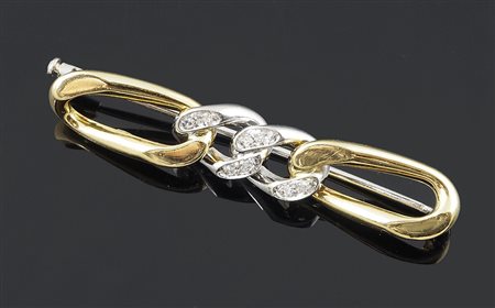Spilla in oro giallo e oro bianco con brillantini al centro. Gr. 11.