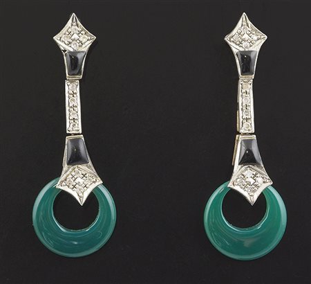 Orecchini pendenti in oro bianco e giallo, con diamantini ed inserti in onice...