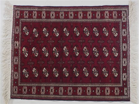 Tappeto Boukhara, cm. 113x143.