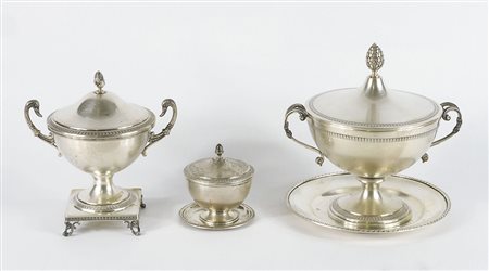 Lotto di argento composto da 3 zuccheriere. gr. tot 1310.