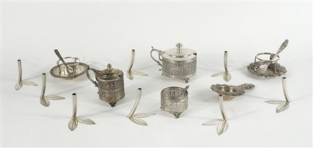 Lotto di vari oggetti in argento. gr. tot 880.