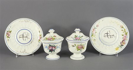 Lotto in ceramica policroma composto da coppia di vasi con coperchi e piatto....