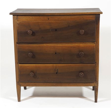 Mobiletto in legno a 3 cassetti. cm. 86x82x35.