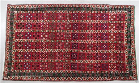 Tappeto cm. 150x250.