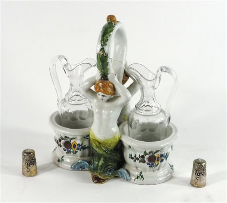 Oliera in ceramica policroma con contenitori in vetro. H. cm. 28.