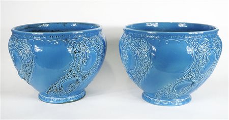 Zsolnay: coppia di cachepot in porcellana "turchese" con decoroi. Diam. cm. 44.