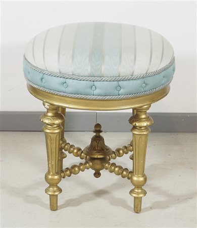 Sgabello di forma rotonda in legno dorato.