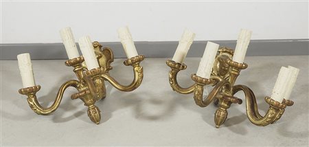 Paio di grandi appliques in legno dorato a 5 luci.