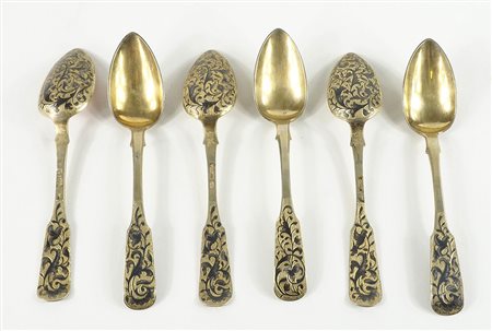 Lotto di 6 cucchiai in argento dorato e lavorato al niello. Punzone Mosca 1851.