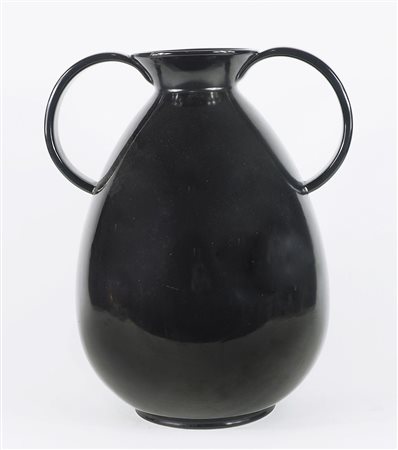 Lavenia: grande vaso in ceramica nrera con manici laterali. Disegno di G....