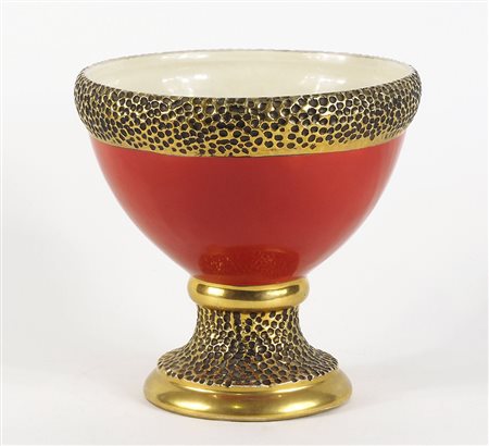 Laveno (?): alzata in ceramica rossa con bordi dorati. Marcato sotto la base....