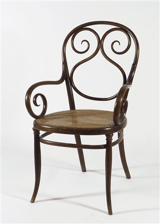 Poltrona in legno curvo con seduta impagliata. Primi XX secolo.