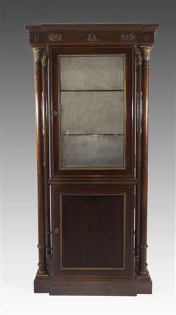 Alta vetrina in legno 2 ante con applicaizoni in bronzo dorato e colonne...