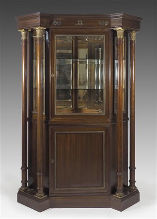 Angoliera in legno con applicazioni in bronzo dorato e 2 ante, quella...