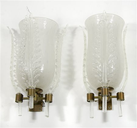 Coppia di appliques in vetro di Murano con applicazioni di foglie. H. cm. 30.
