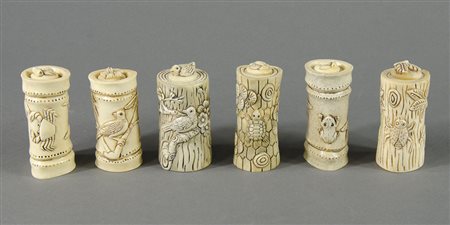 Lotto di 6 snuff bottles in osso a canna di bambù con figure di animali. XX...