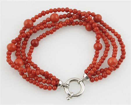 Braccialetto a 4 fili di corallo rosso con chiusura in oro bianco