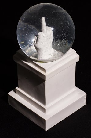 MAURIZIO CATTELAN (1960)L.O.V.E. - Boule de neige, 2015Scultura in vetro e...