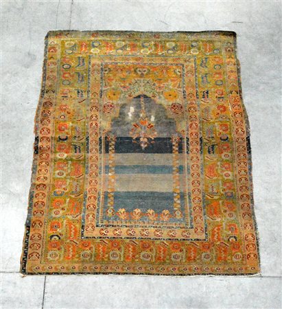 Tappeto preghiera, Anatolia, fine secolo XIX. Mirab a fondo azzurro con...