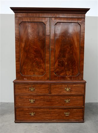 Armadio da camera a due corpi lastronato in mogano e piuma di mogano, parte...