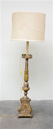 Portacero rivestito in lamiera sbalzata montato a luce elettrica (h tot cm...