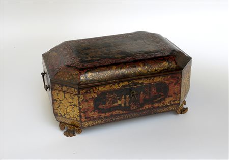 Scatola portagioie ottagonale laccata in nero e cinabro con dorature decorata...