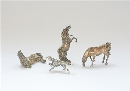 Lotto di quattro sculturine in argento raffiguranti tre cavalli e un cane....