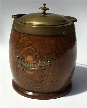 Scatola porta biscotti in legno con ghiere in metallo. Fine Sec XX