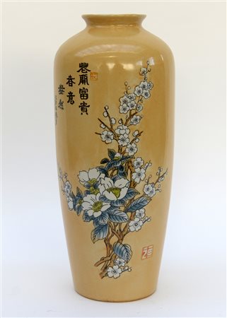 Vaso in porcellana policroma decoro floreale e iscrizioni sul fondo caffe on...