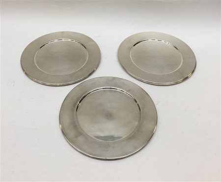 Gruppo di sei sottopiatti in metallo argentato (d cm 30)