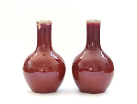 Coppie di vasi a bottiglia in ceramica sangue di bue montati a luce elettrica...