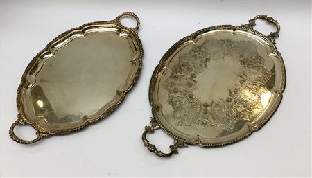 Due vassoi biansati in metallo argentato (misure diverse)