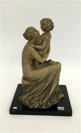 Arturo Pannunzio (1891 - 1953) "Amor materno". Scultura in gesso patinato...