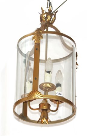 Lanterna a tre luci in ottone e vetro decorato a motivi vegetali