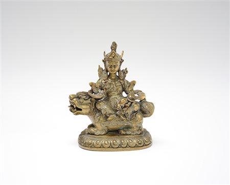 Scultura in bronzo raffigurante divinità seduta su un leone (lievi difetti)...