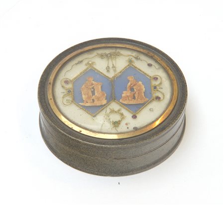 Tabacchiera in legno e tartaruga di forma tonda con coperchio decorato con...