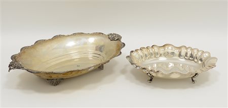 Due alzate di forma ovale in argento. Italia, sec. XX (lungh. max cm 34) (g...
