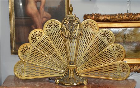 Parascintille a ventaglio in metallo dorato. (h cm 66) (lievi difetti) -EN...